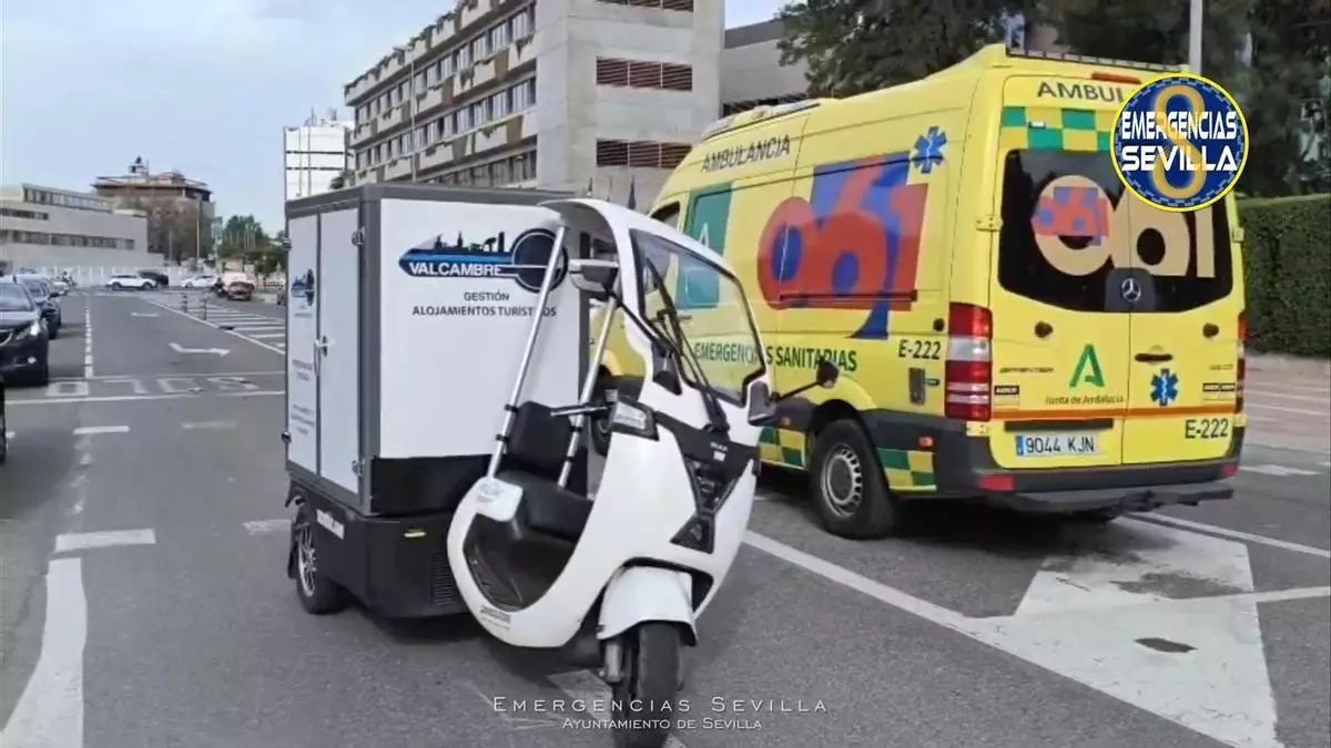 Herido grave un repartidor en moto tras chocar con un coche en Cardenal Bueno Monreal