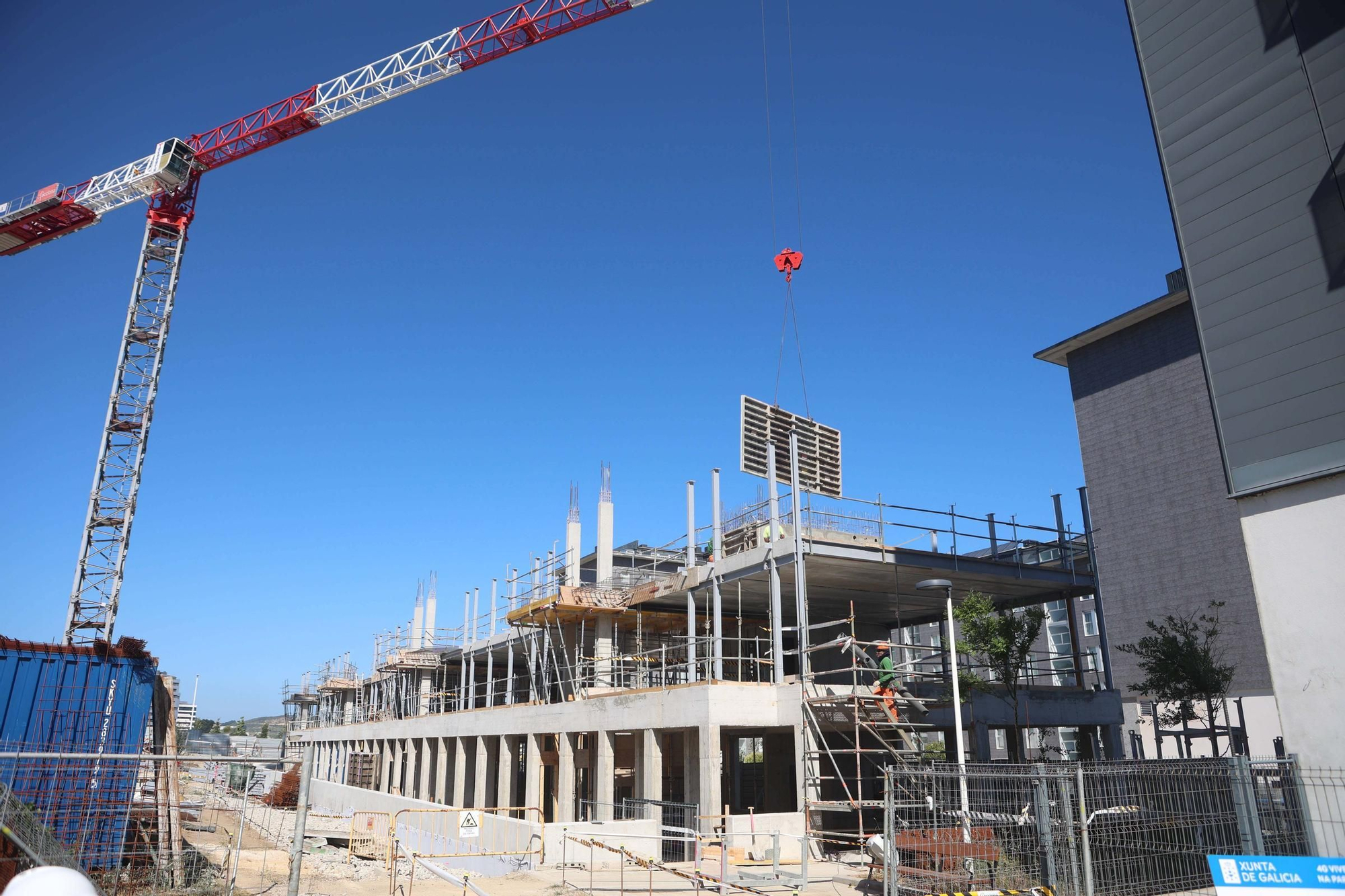 La conselleira de Vivenda visita las obras de construcción en Xuxán de 40 viviendas de promoción pública