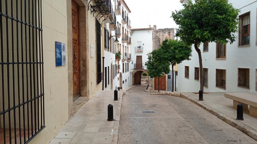 Pego pregunta a los vecinos qué nombre poner a la Biblioteca Carmel Giner o Carmen Alemany