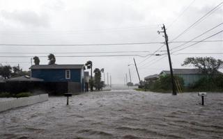 Trump declara estado de emergencia en Texas por el paso del huracán Hanna