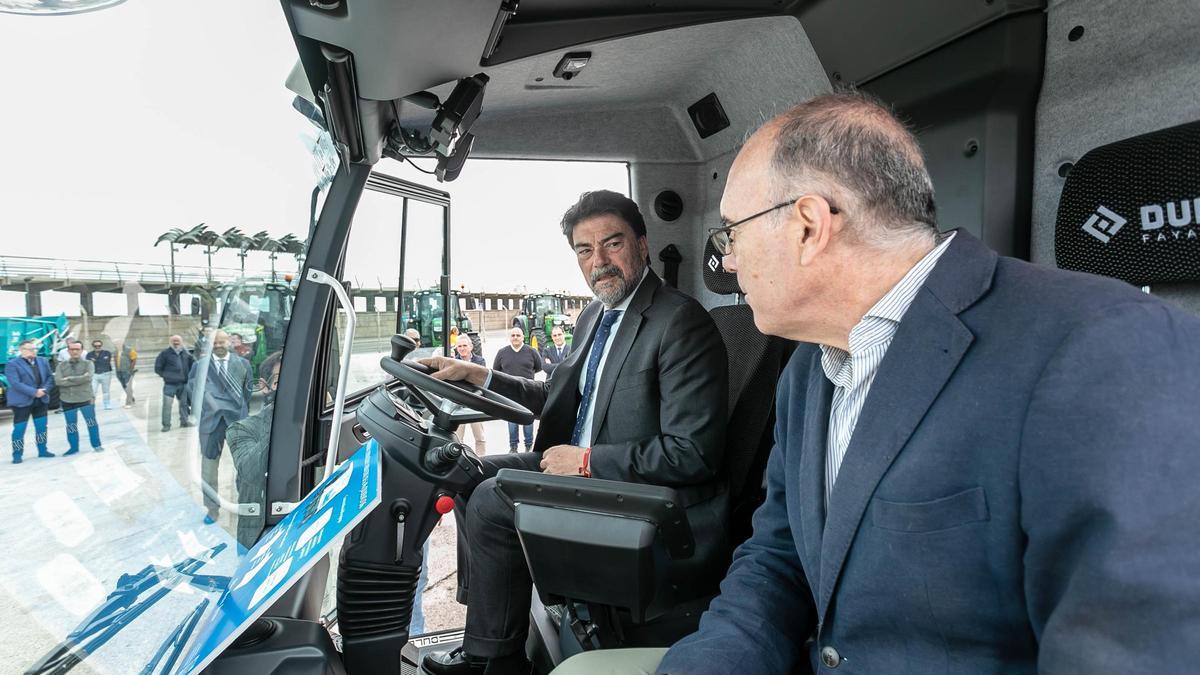 La flota presentada consta de vehículos para la limpieza viaria, limpieza de playas y para las limpiezas medioambientales.