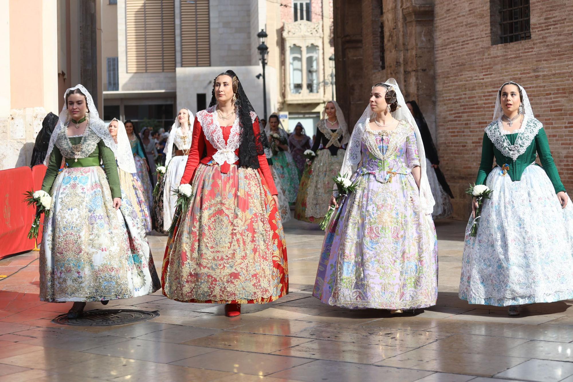 Búscate en el primer de la Ofrenda en la calle de la Paz hasta las 17 horas