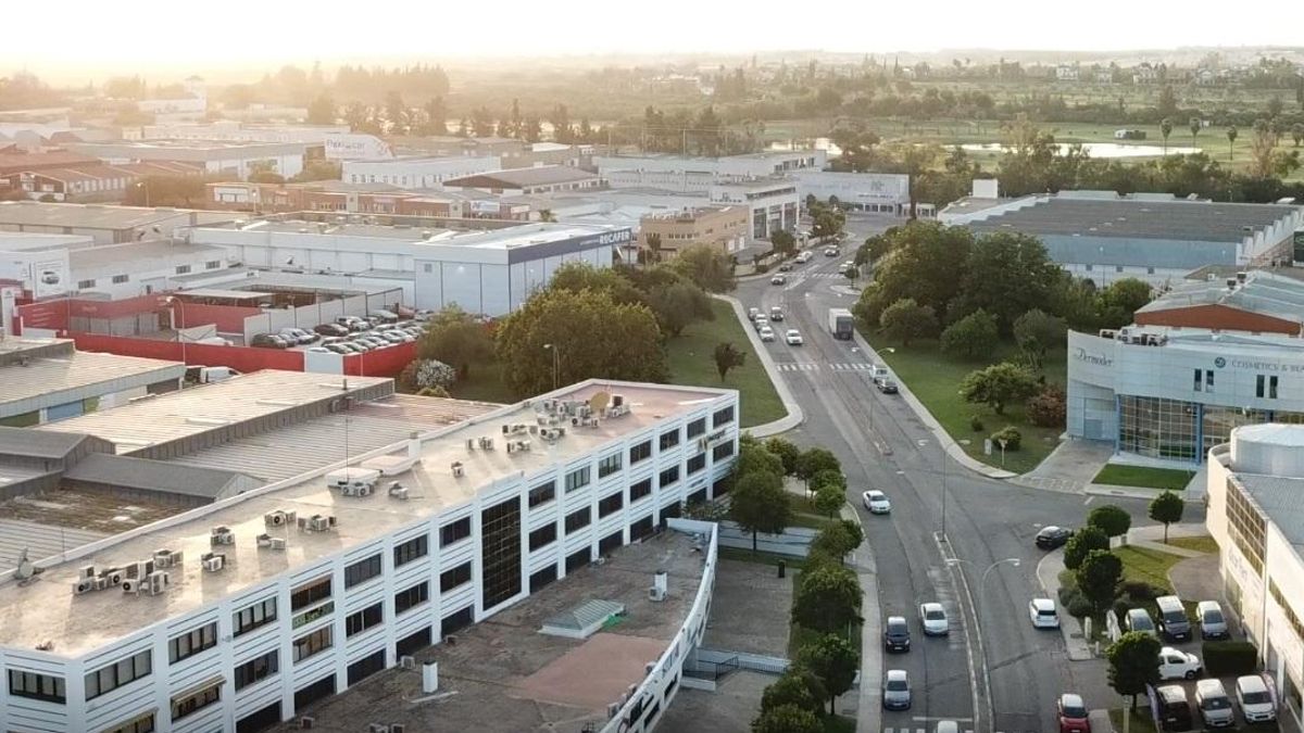 Vista áerea de un polígono industrial de Mairena del Aljarafe.