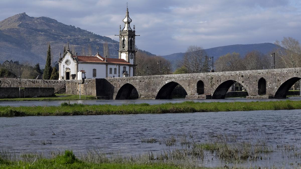 Vista de Ponte de Lima y su emblemático puente.