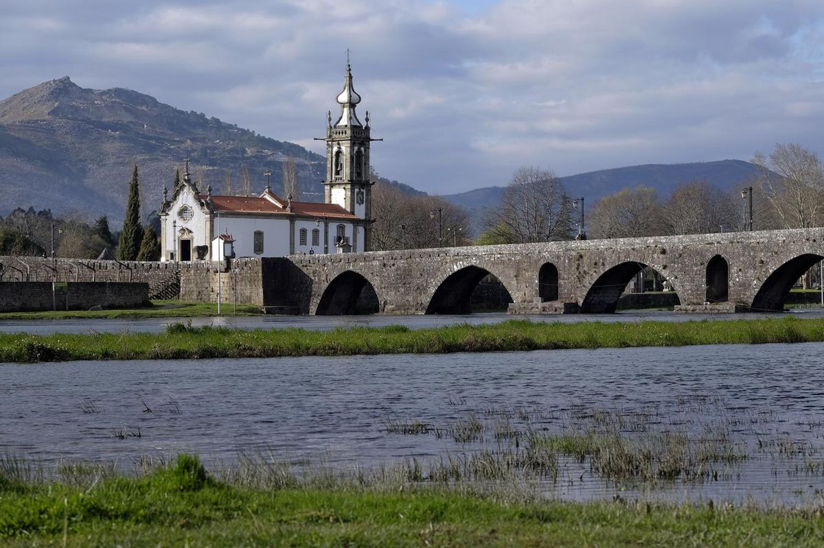 Vista de Ponte de Lima y su emblemático puente.