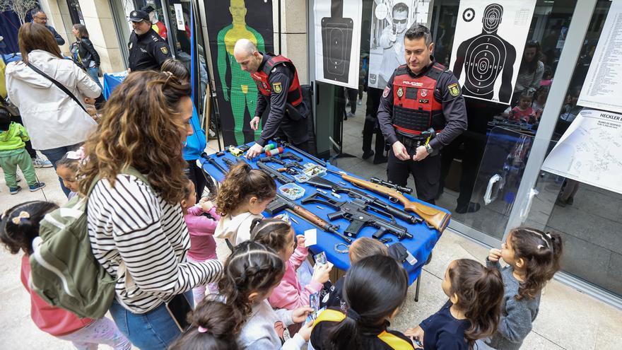 La Policía de Alicante se suma a la Semana de la Administración Abierta