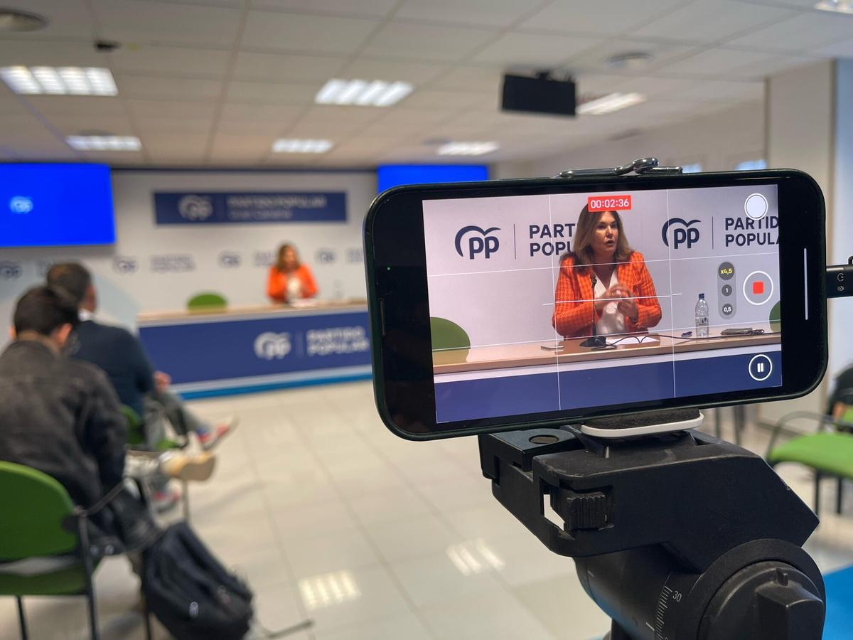 La portavoz del PP en el Consistorio, Jimena Delgado, durante una rueda de prensa
