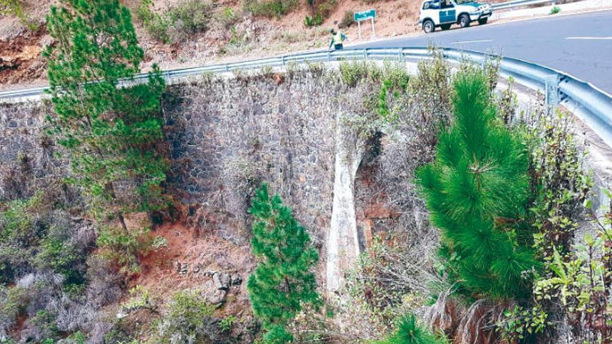 El barranco de Garome, que divide los municipios de Tijarafe y Puntagorda, tiene más de 30 metros de profundidad.