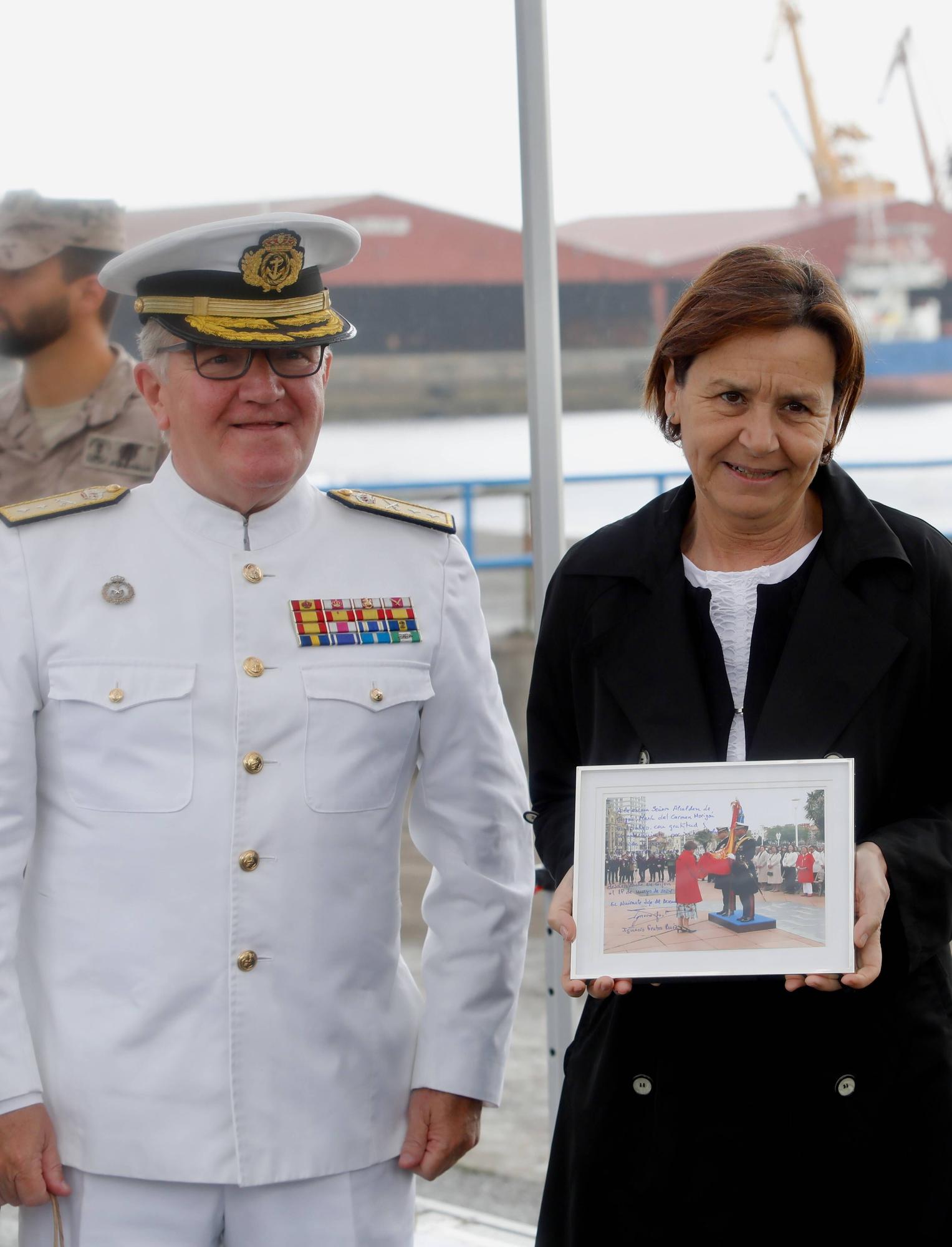 Así fue la visita institucional a los barcos de guerra que están en Gijón por el Día de las Fuerzas Armadas