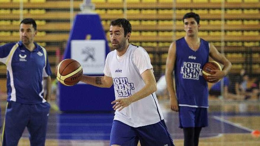 Pedro Rivero, en un entrenamiento en el Paco Paz. // Iñaki Osorio