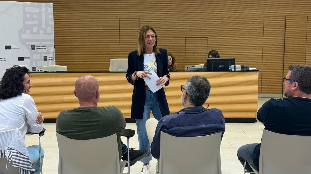 La alcaldesa, María Tormo, junto al concejal de Industria, Vicente Martínez-Galí, ha presidido la asamblea de constitución de la EGM de Pla de Museros.