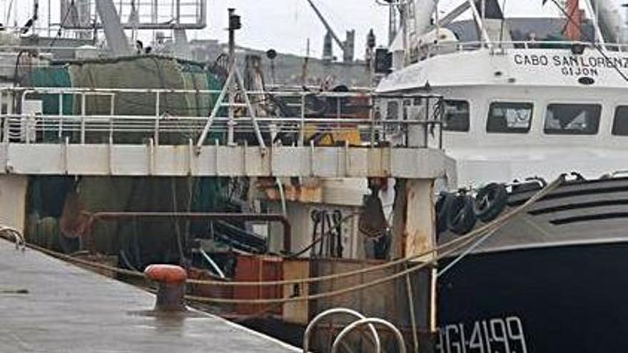 Barcos amarrados en Avilés. | R. S.