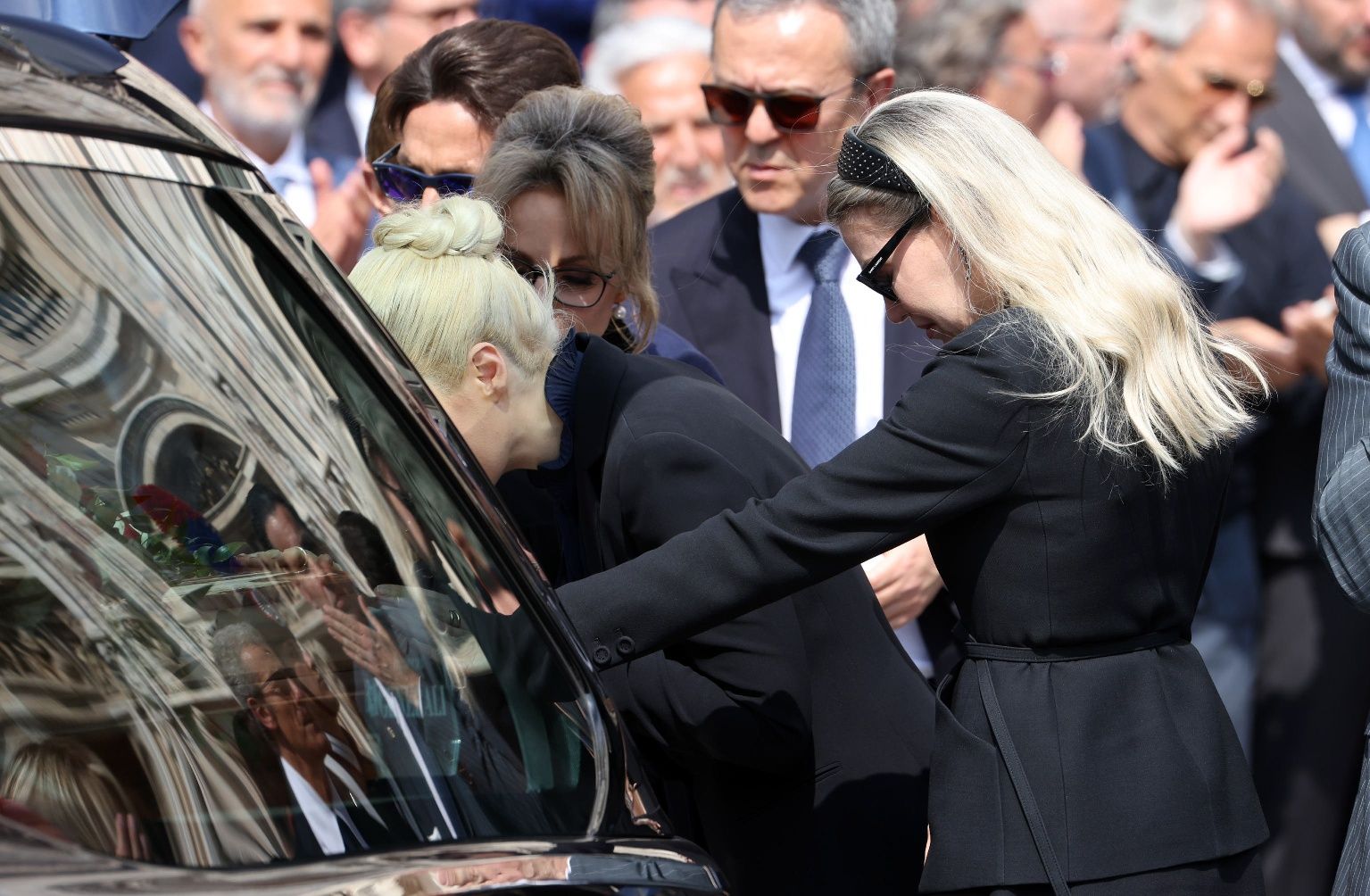 Itàlia homenatja Berlusconi amb un simbòlic funeral d'Estat que congrega a milers de persones