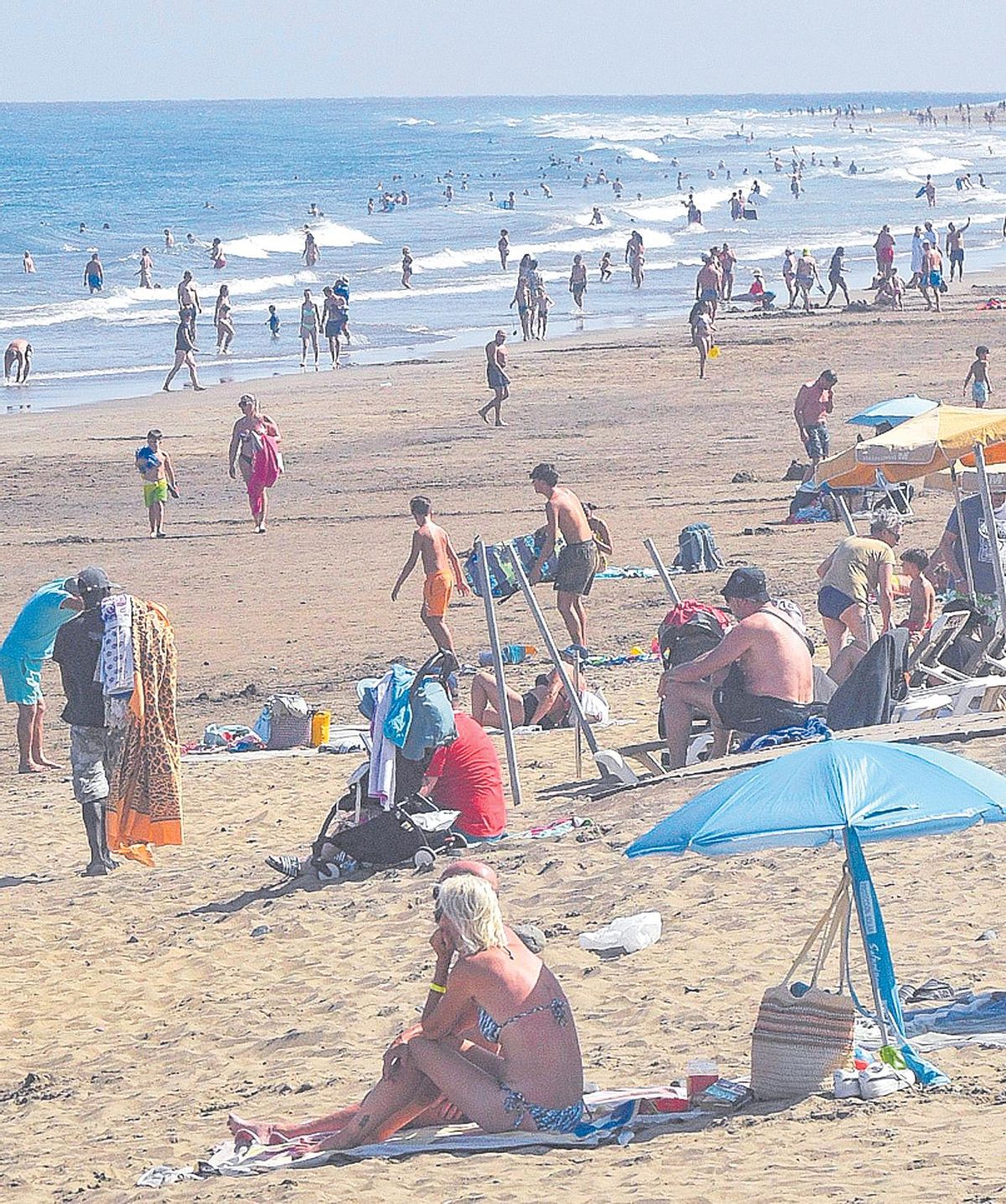 Panorámica de Playa del Inglés, en Gran Canaria, en una soleada jornada.