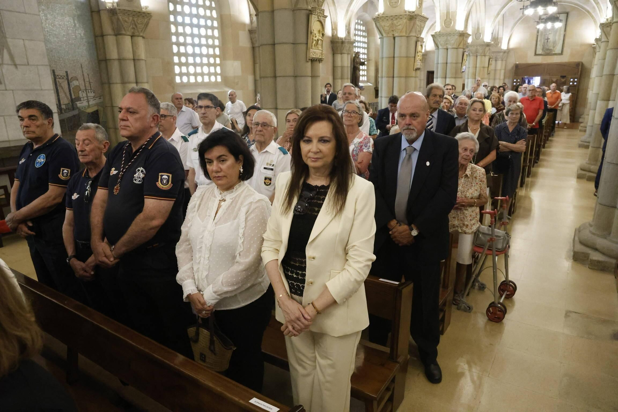 La misa con la Armada y la ofrenda floral del Carmen en Gijón, en imágenes