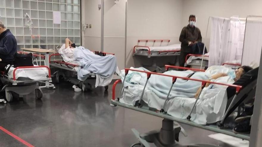 Colapso en Urgencias del hospital de Son Espases | Cien horas esperando una  habitación en Urgencias de Son Espases a los 75 años de edad