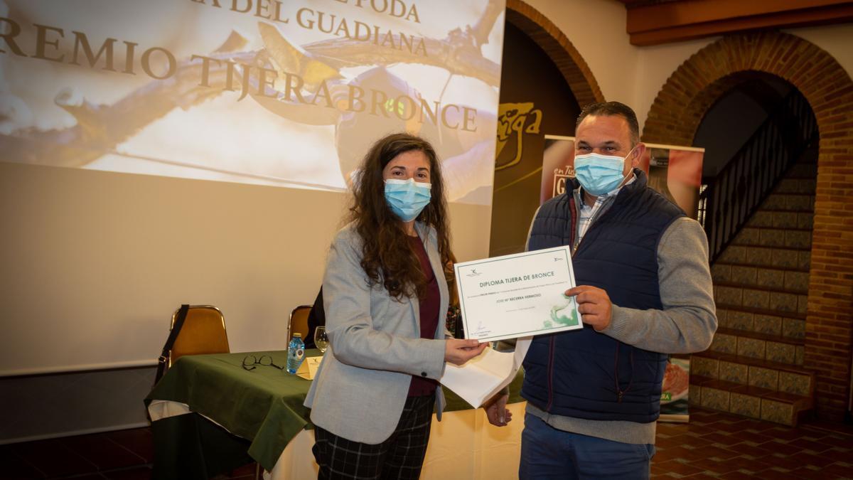 José María Becerra Hermoso de Aldea de Retamal, Tijera de Bronce.