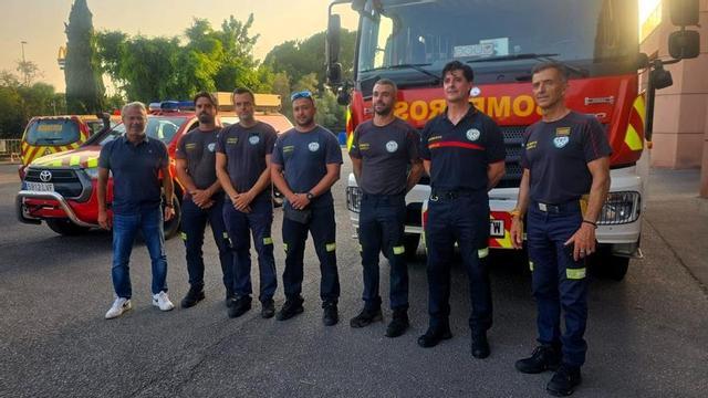 Los efectivos del Cuerpo local de Bomberos desplazados a Ávila para luchar contra los incendios.