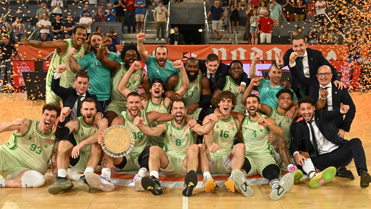 El Real Betis Baloncesto celebra el ascenso