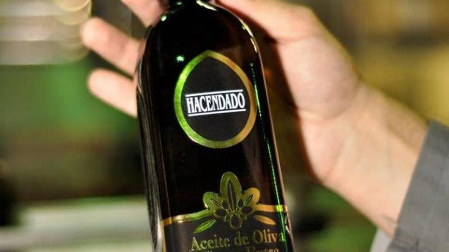 Más de 70.000 botellas vendidas en un mes de aceite de oliva virgen extra Hacendado