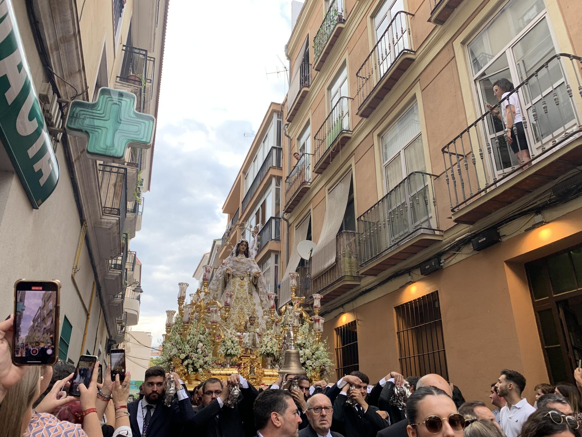 La procesión de la Virgen del Rocío por la Victoria y Lagunillas, en imágenes