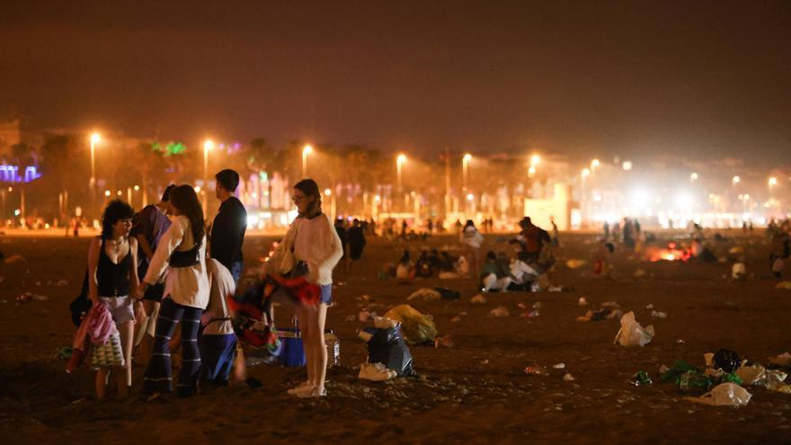 Les platges de la Ribera es preparen per a una nit de Sant Joan sense fogueres