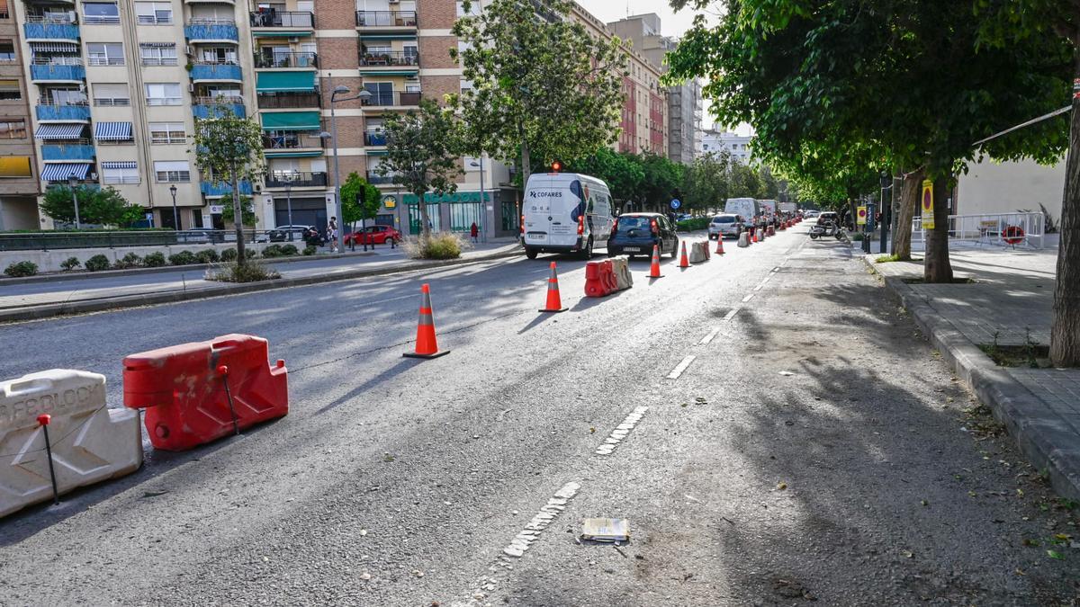 La avenida Tres Forques perderá uno de los carriles de tráfico.
