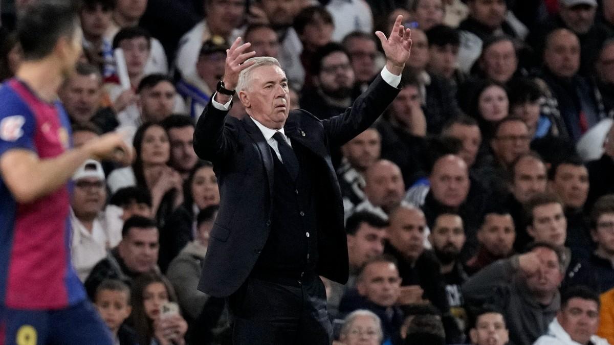 Ancelotti, durante un partido con el Madrid