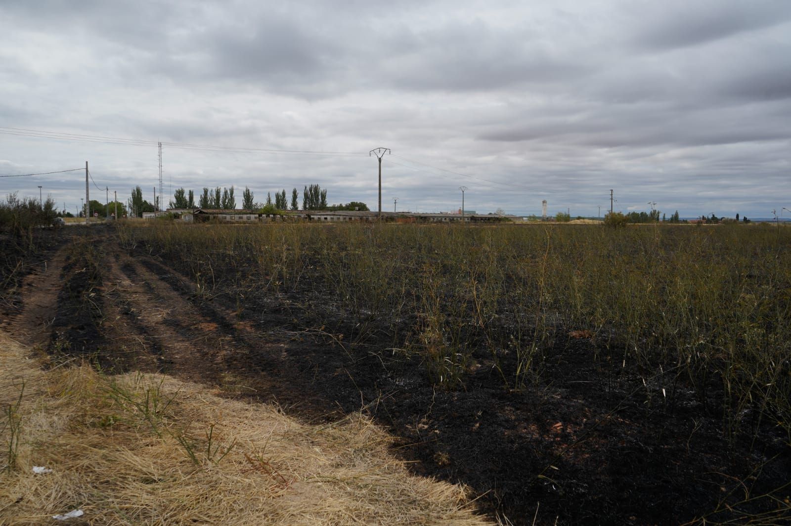 GALERÍA | Así ha quedado la zona tras el incendio en la carretera de La Hiniesta