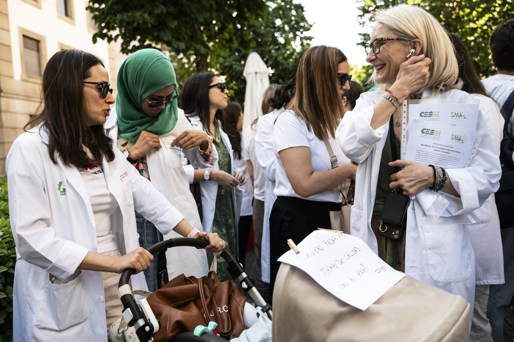 Las imágenes de la protesta de médicos en Cáceres