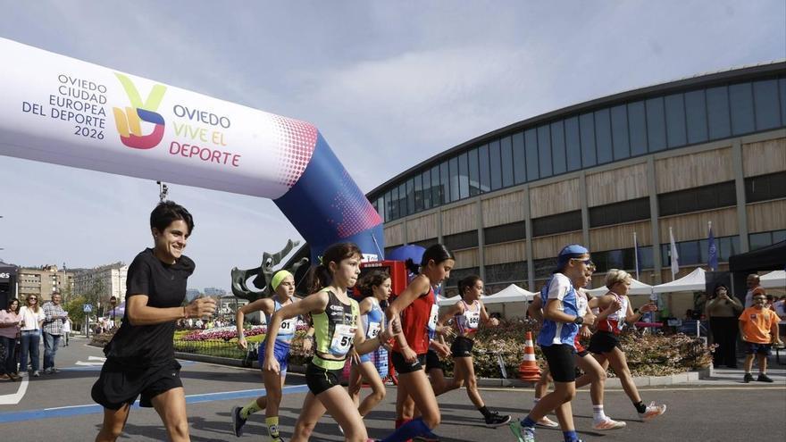 La campeona olímpica María Pérez inspira al deporte base de Oviedo: «Si tenéis un sueño, luchad por él»