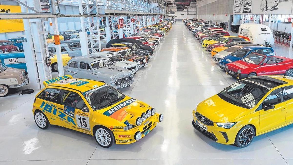 La Nave A-122 es una memoria sentimental de España donde conviven los coches que hicieron posible los primeros viajes familiares de muchos españoles.