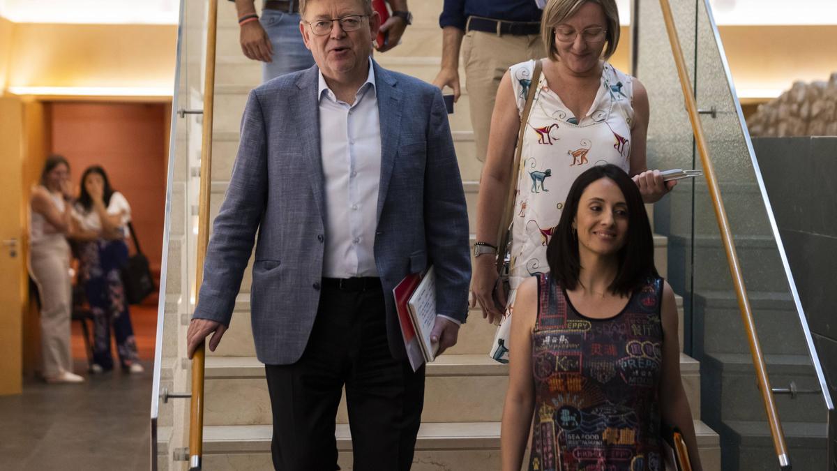 Ximo Puig, el miércoles, con Rebeca Torró y María José Salvador en la jornada del grupo parlamentario