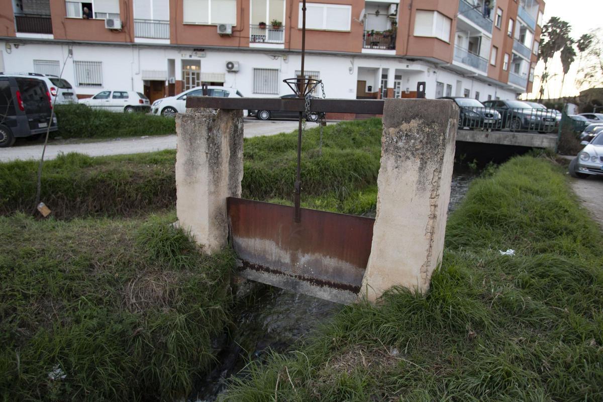 El Riu Sants a su paso por las calles de Canals.