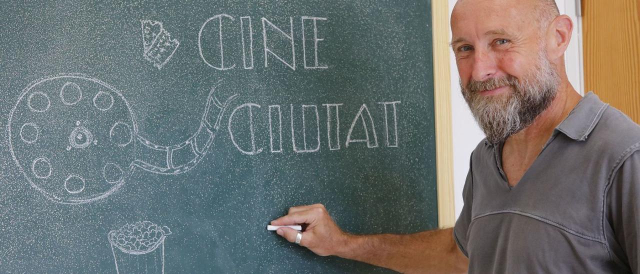 Beruflich betreibt Paul Zabel eine Sprachschule in Cala Millor, in seiner Freizeit leitet er den Trägerverein des Cine Ciutat