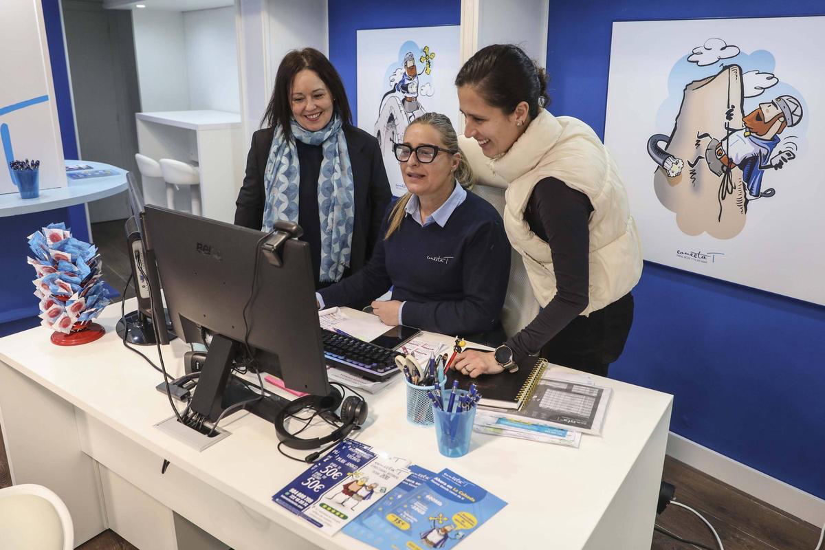 Conecta T Nueva tienda de la empresa en la Avda de la Argentina en La Calzada Personal de la nueva tienda