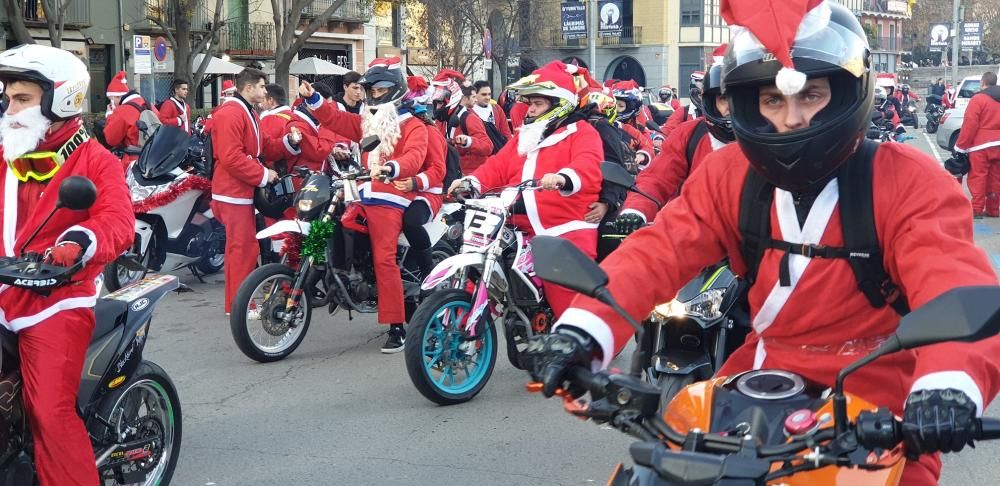 La ''papanoelada motera'' reuneix més de 700 motos a Girona