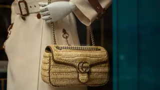 Del freno de la economía china a la caída de ventas y el terremoto de cambios de diseñadores: la crisis del lujo en 5 claves