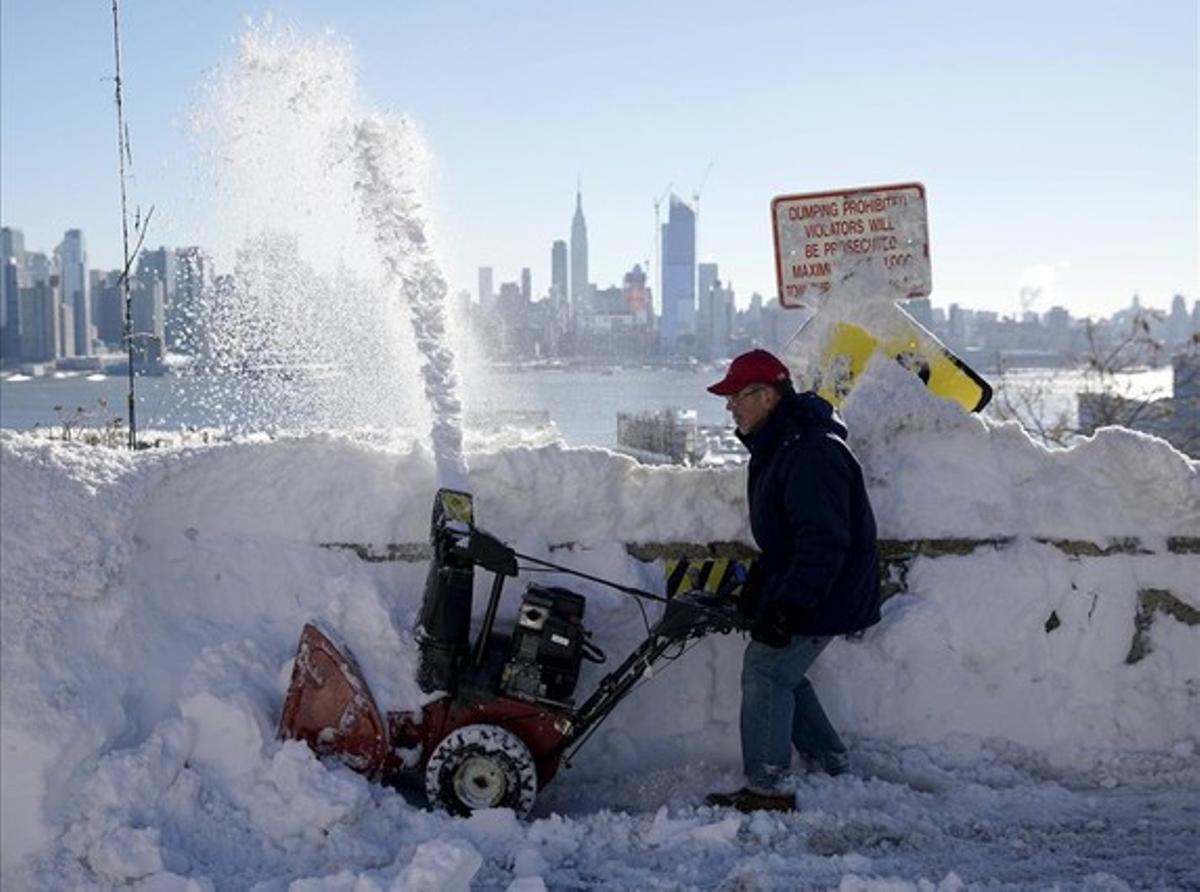 lpedragosa32529839 a resident removes snow away from the entrance to 160124200515