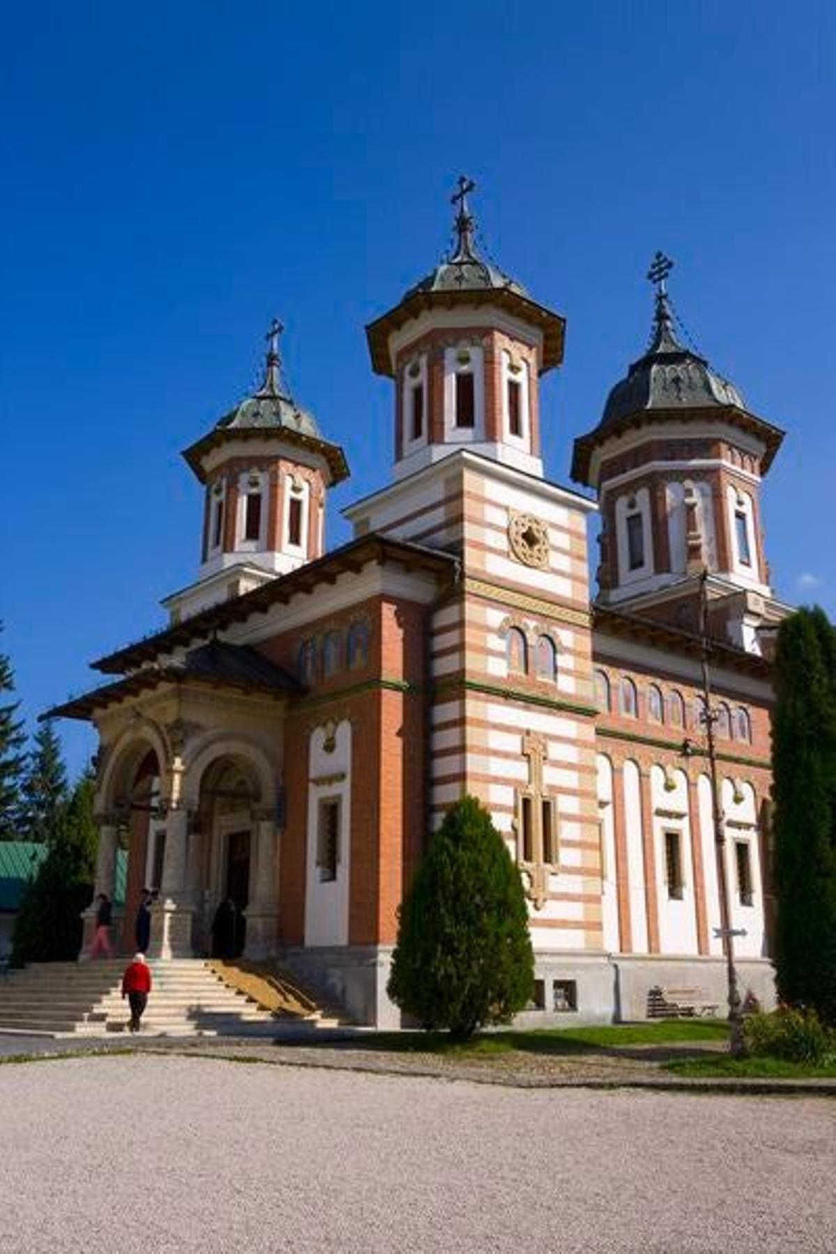 El monasterio de Sinaia, también apodado &quot;la catedral de los Cárpatos&quot;