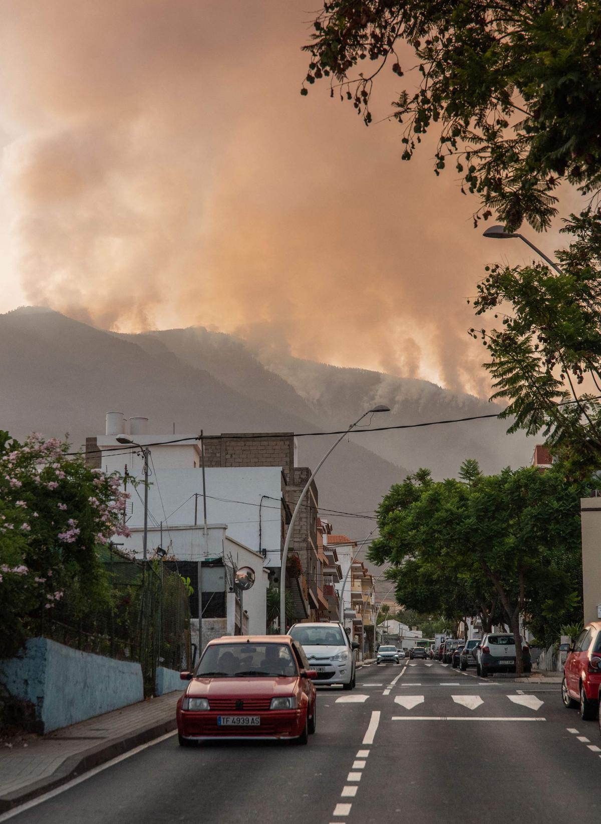 El incendio forestal de Tenerife, sin control