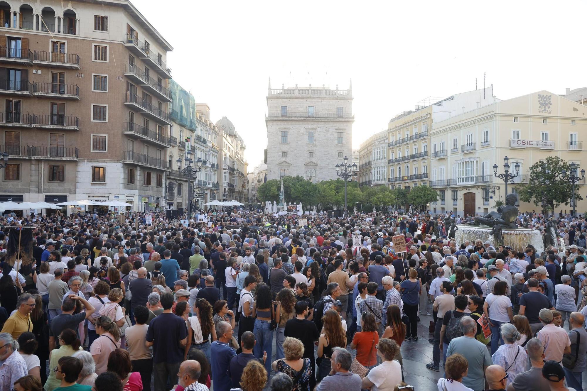 Familiares de las víctimas y afectados por la dana encabezan la manifestación del 29-M