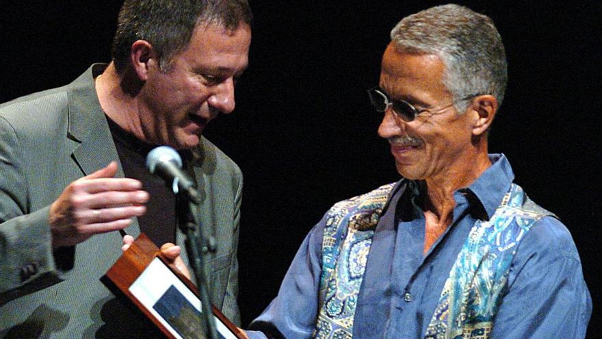 Keith Jarrett, recibiendo en 2005 el premio del Festival de Jazz de Donostia.