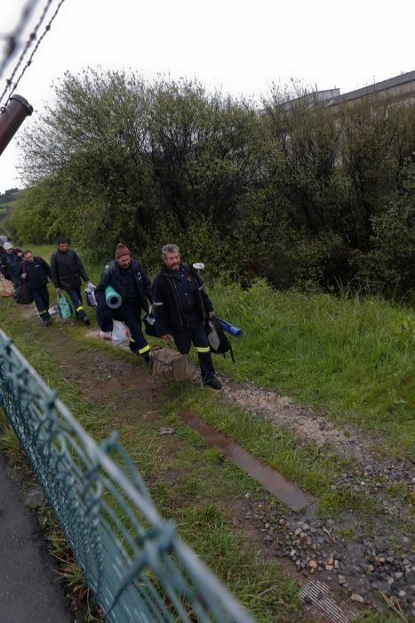 Salida de los trabajadores encerrados en Alcoa