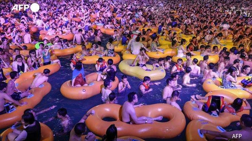 La fiesta que tuvo lugar en el Wuhan Maya Beach Water Park.