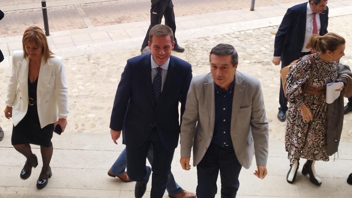 El alcalde de Xàtiva y el conseller de Sanidad acceden a Sant Domènec.