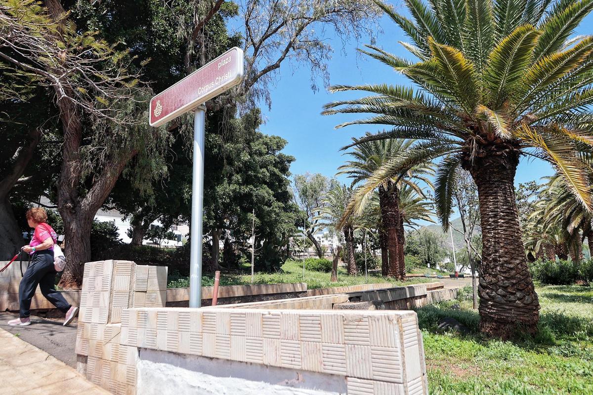El paseo de Las Palmeras y el parque Corpus Christi, donde los vecinos piden cerrar las zonas ajardinadas.