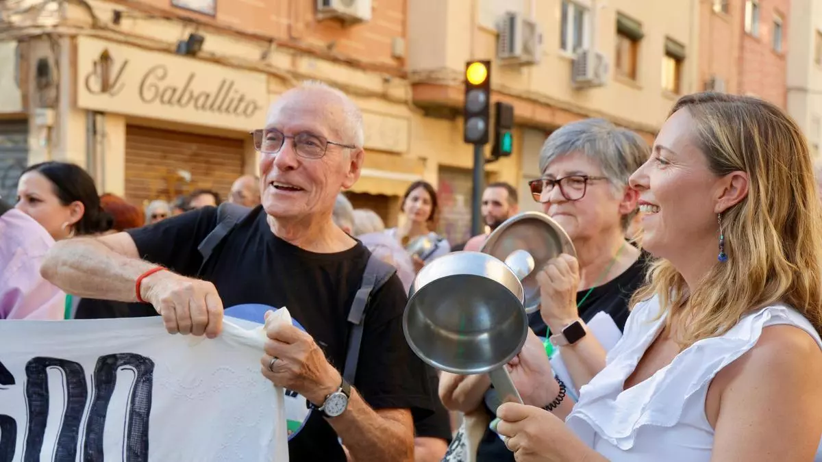 El sonido de las cacerolas vuelve a sonar en Orriols ante las "promesas vacías" del ayuntamiento