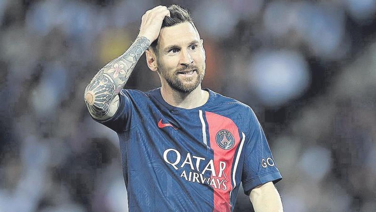 Lionel Messi, jugando con la camiseta del Paris Saint Germain.