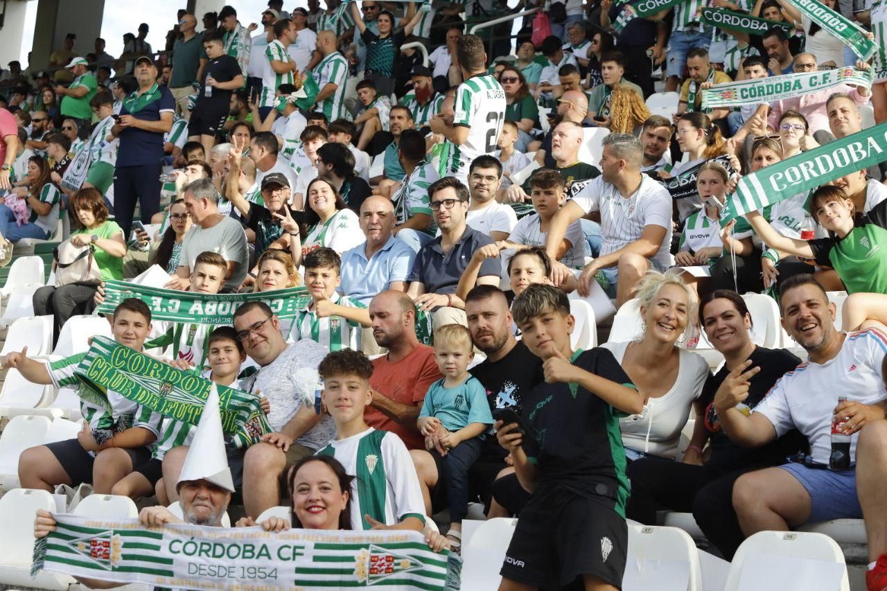 Córdoba CF-Ponferradina | Las imágenes de la afición blanquiverde en el play off de ascenso